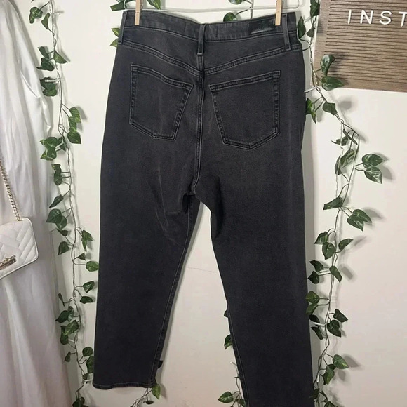 Hollister “Ultra High-Rise Vintage Straight” Jeans - Picture 5 of 5